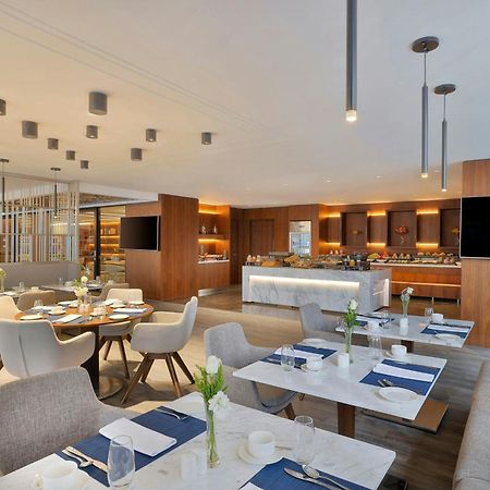 Jeddah Marriott Hotel Madinah Road Buitenkant foto The lounge at the airport