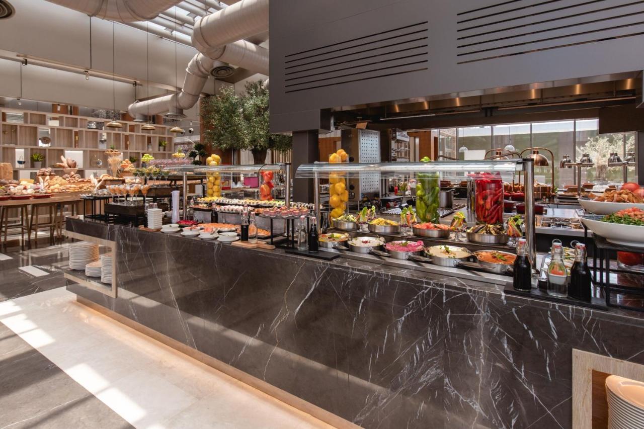 Jeddah Marriott Hotel Madinah Road Buitenkant foto The buffet at the hotel