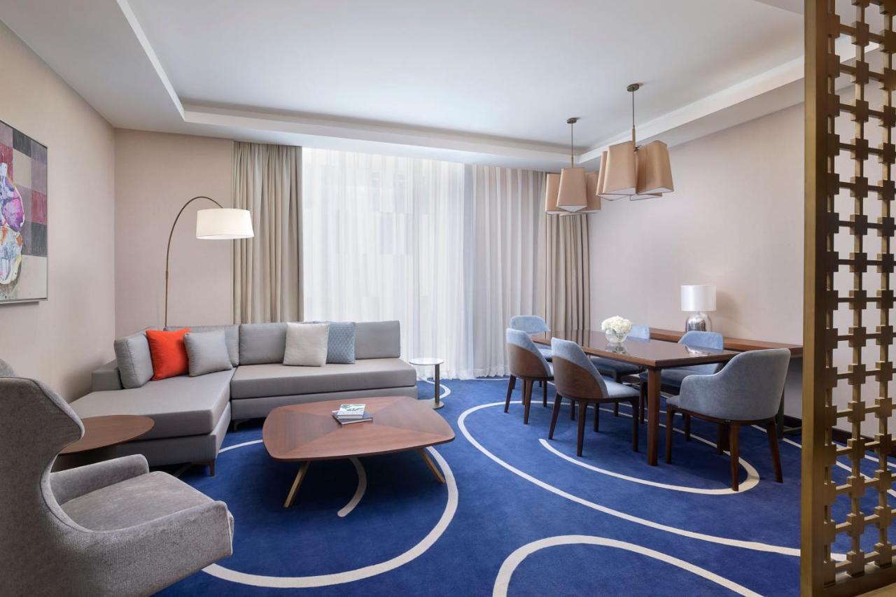 Jeddah Marriott Hotel Madinah Road Buitenkant foto A suite at the hotel