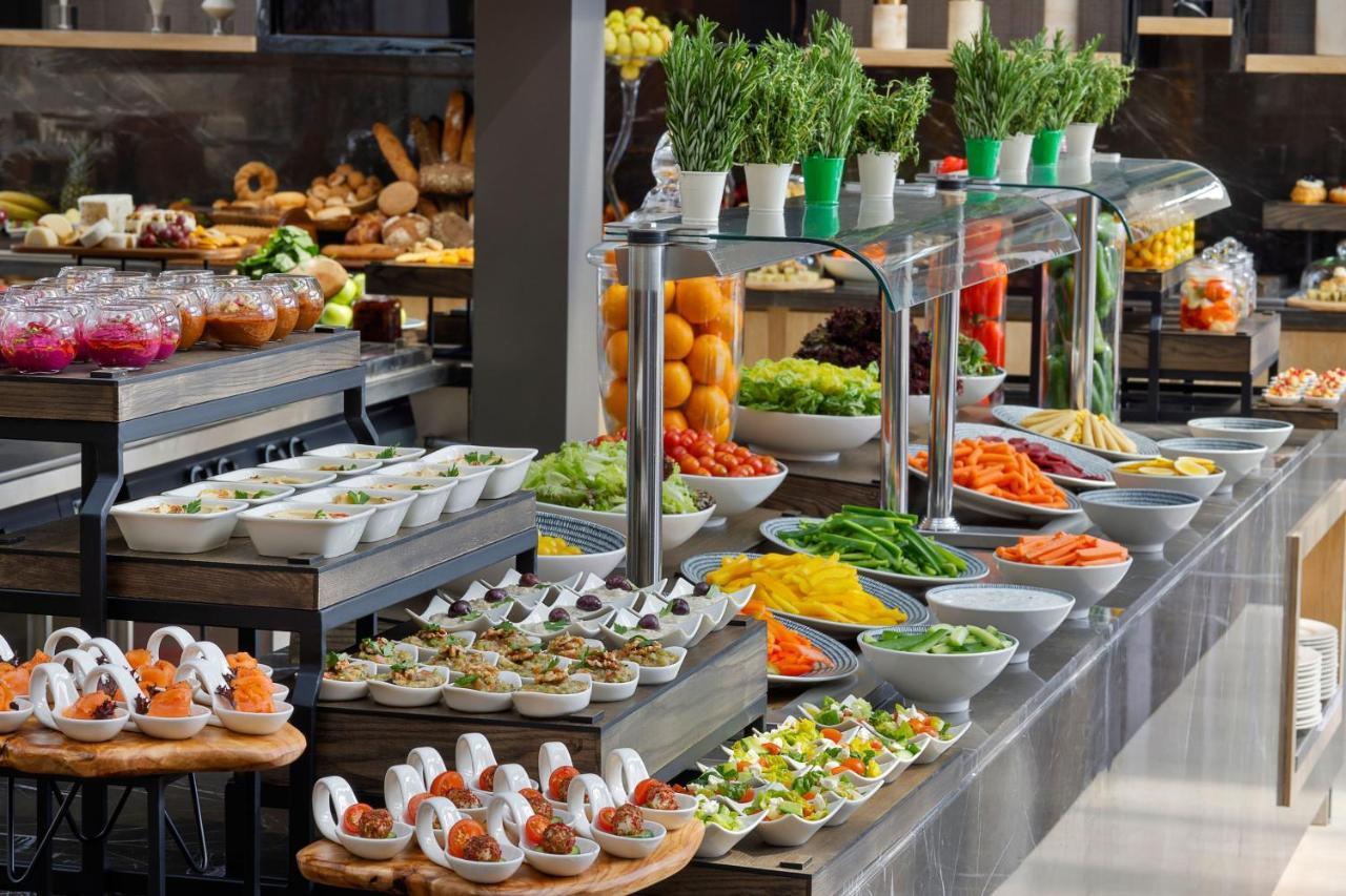 Jeddah Marriott Hotel Madinah Road Buitenkant foto A salad bar