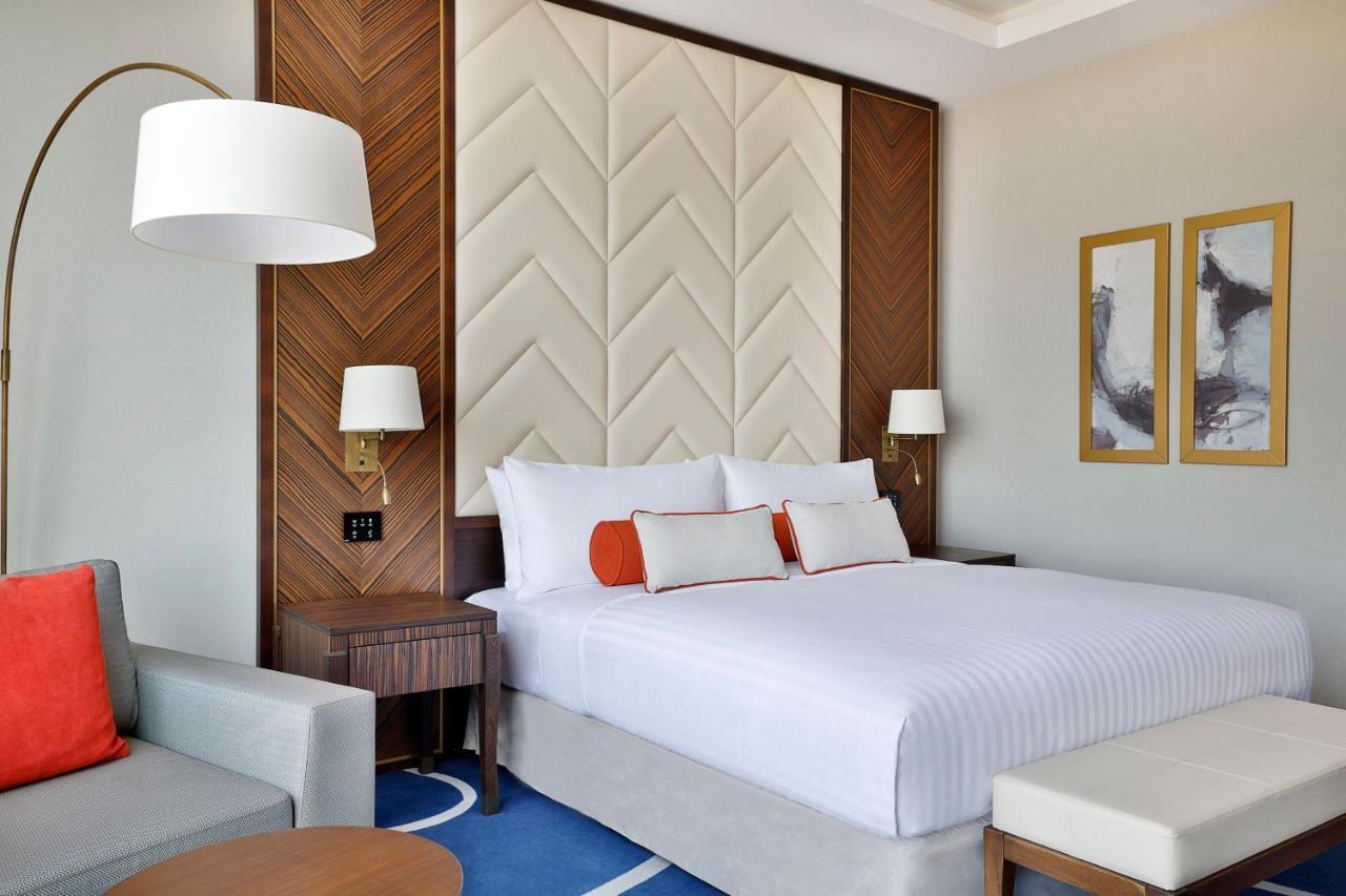 Jeddah Marriott Hotel Madinah Road Buitenkant foto A guest room at the hotel
