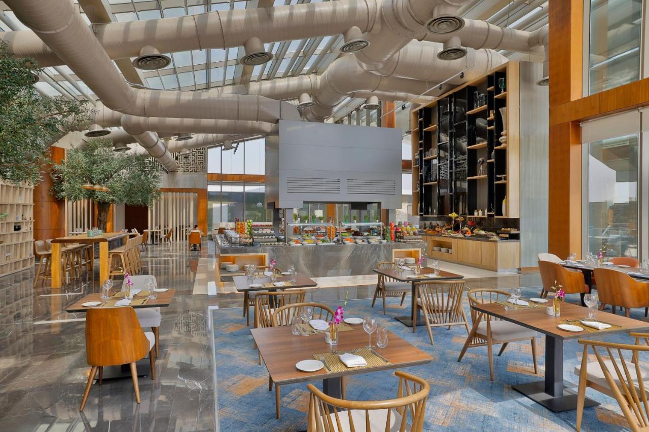 Jeddah Marriott Hotel Madinah Road Buitenkant foto The Kitchen Table