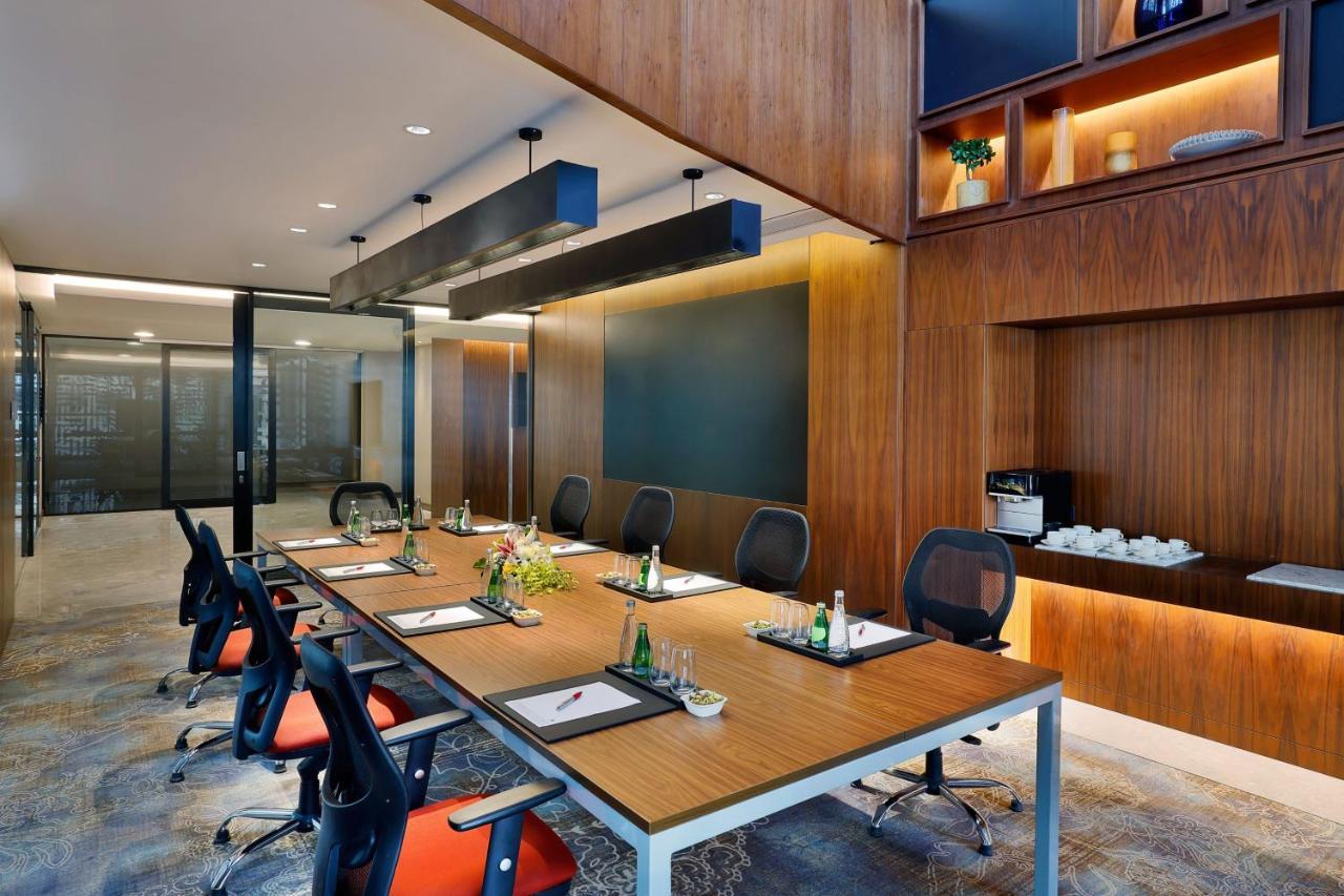 Jeddah Marriott Hotel Madinah Road Buitenkant foto Meeting room at the W Sukhumvit