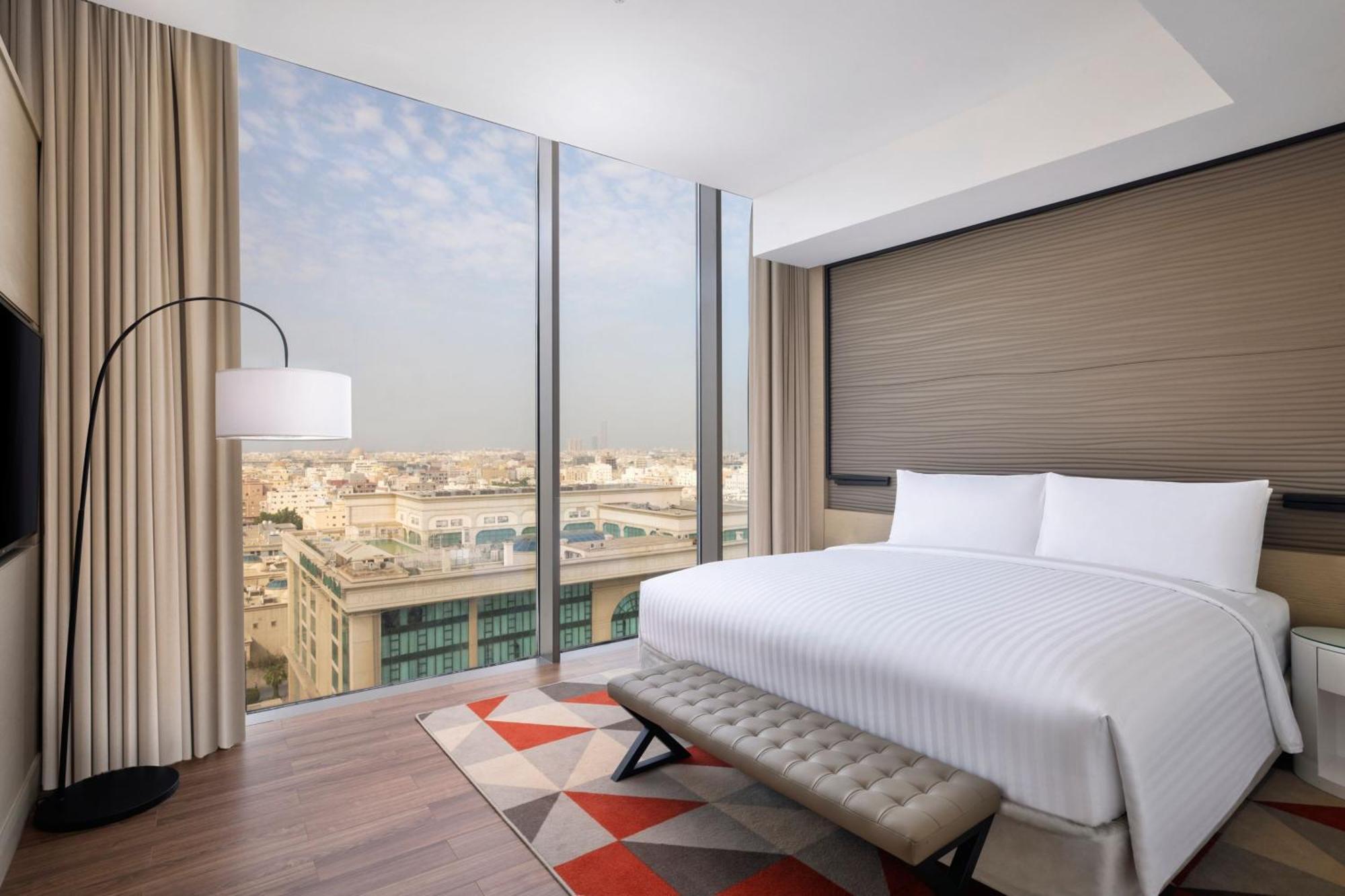 Jeddah Marriott Hotel Madinah Road Buitenkant foto A bedroom at the hotel