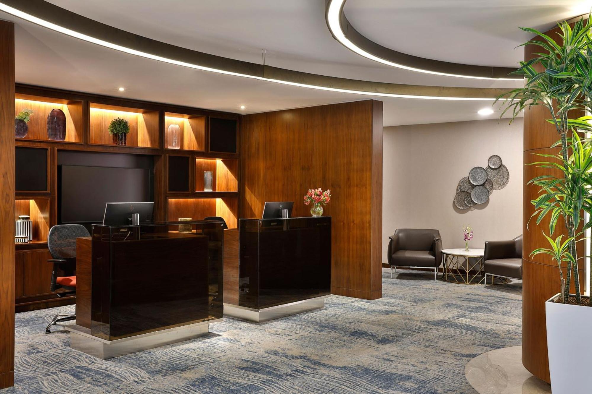 Jeddah Marriott Hotel Madinah Road Buitenkant foto The interior of the lounge