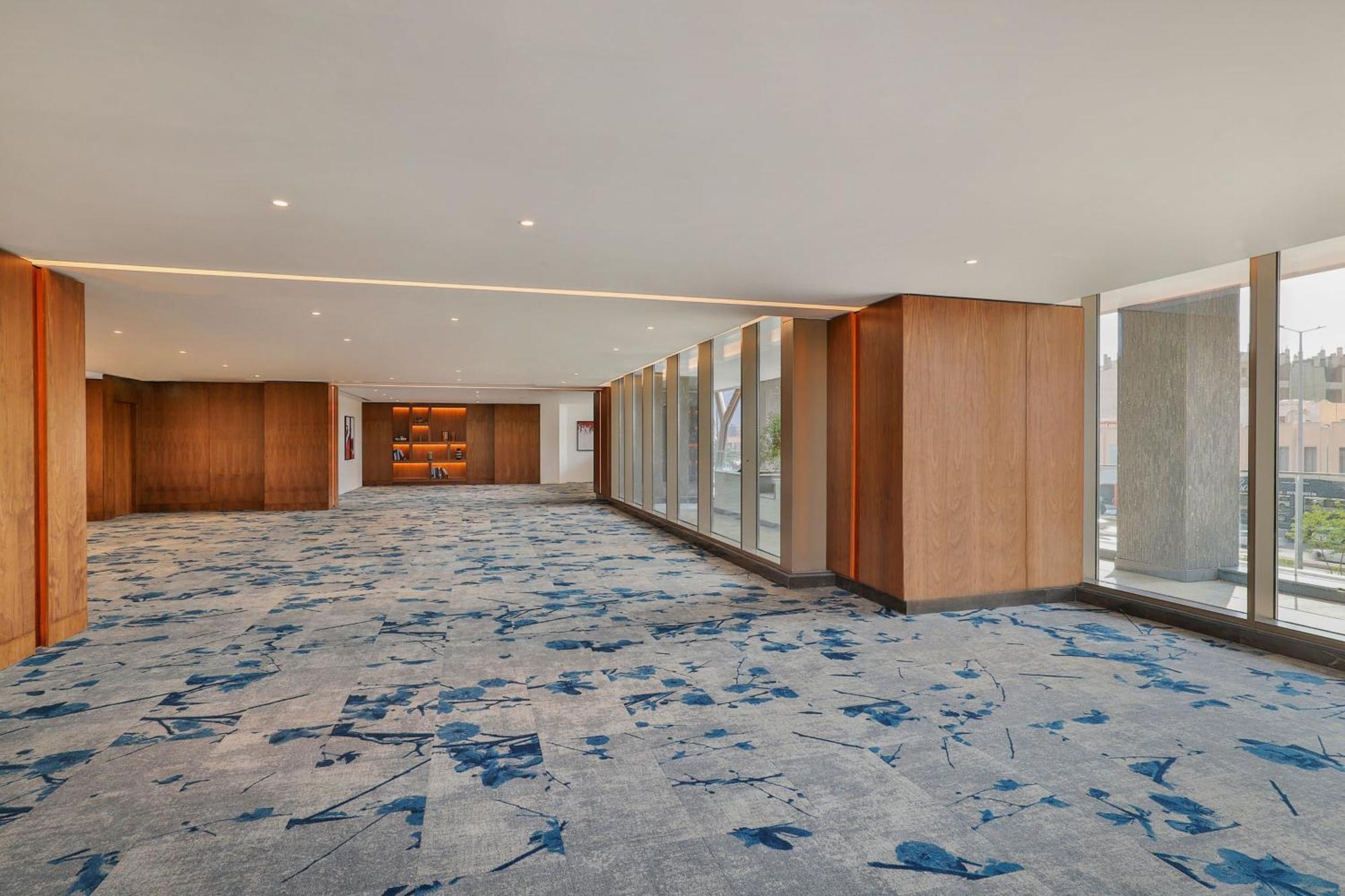 Jeddah Marriott Hotel Madinah Road Buitenkant foto The interior of the hotel