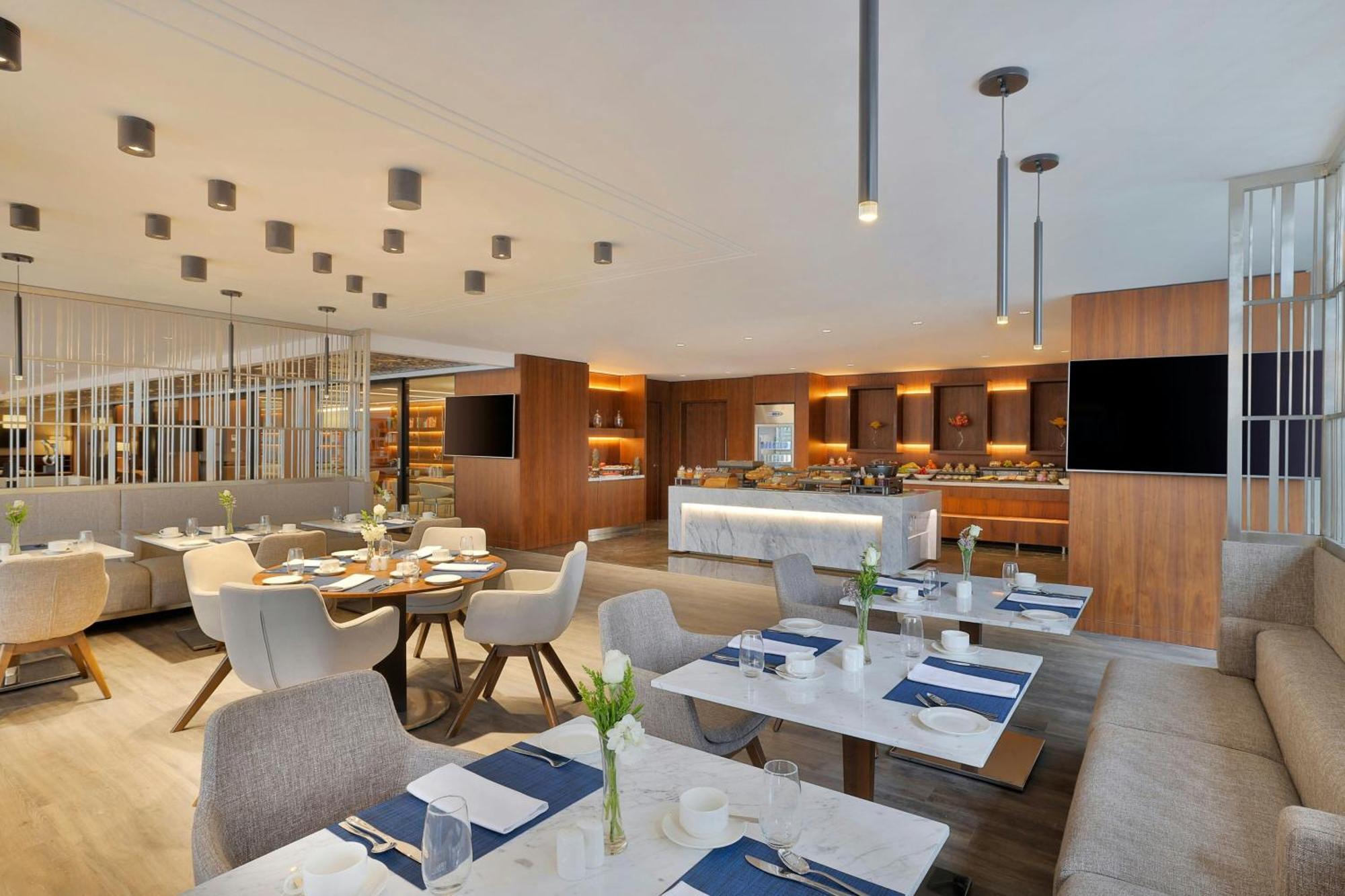 Jeddah Marriott Hotel Madinah Road Buitenkant foto The lounge at the airport