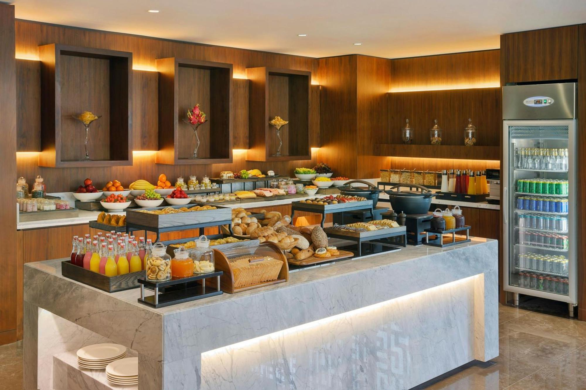 Jeddah Marriott Hotel Madinah Road Buitenkant foto A buffet at a hotel