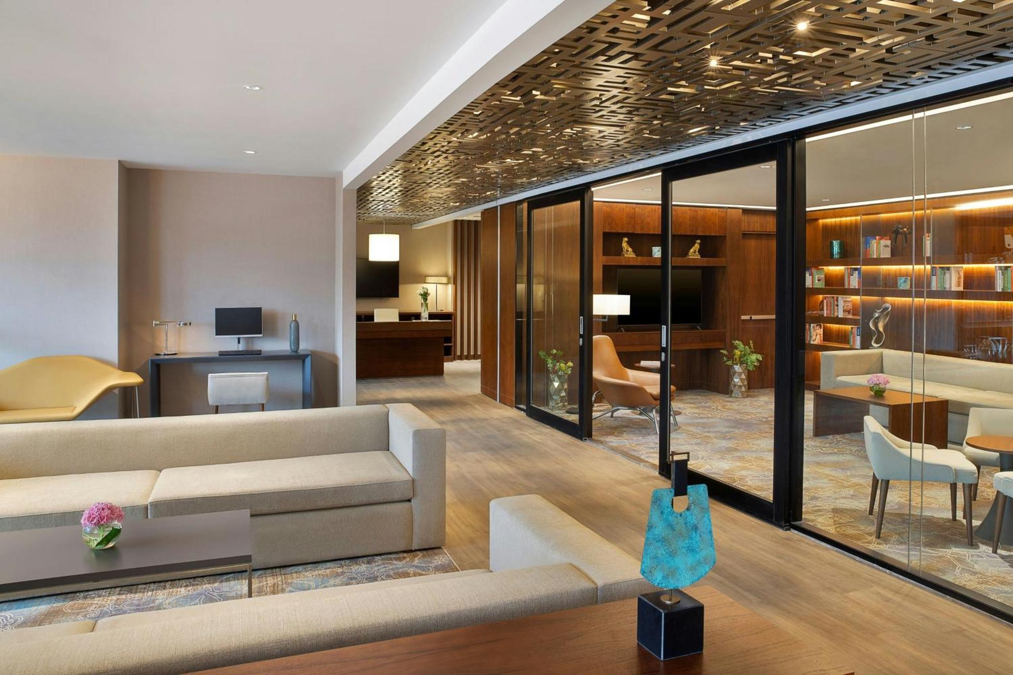 Jeddah Marriott Hotel Madinah Road Buitenkant foto The Westin Mumbai International Airport